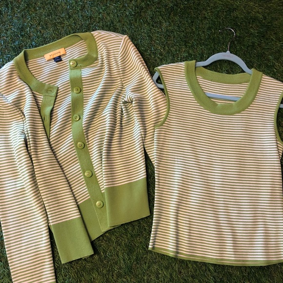 St Johns cute soft tank top and sweater combo - Picture 6 of 6